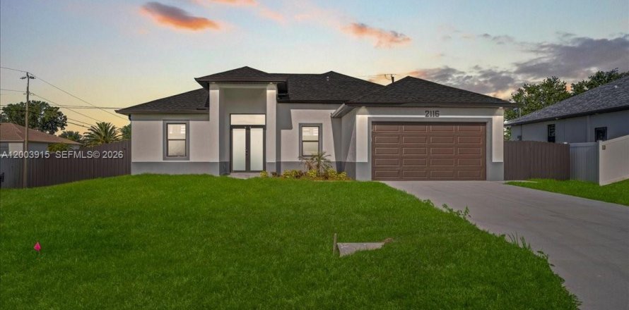 House in Cape Coral, Florida 4 bedrooms, 171.13 sq.m. № 2069359