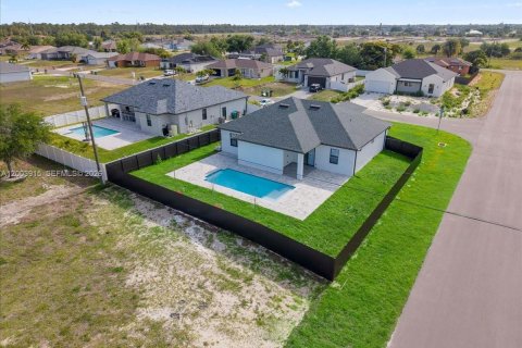 House in Cape Coral, Florida 4 bedrooms, 171.13 sq.m. № 2069359 - photo 6