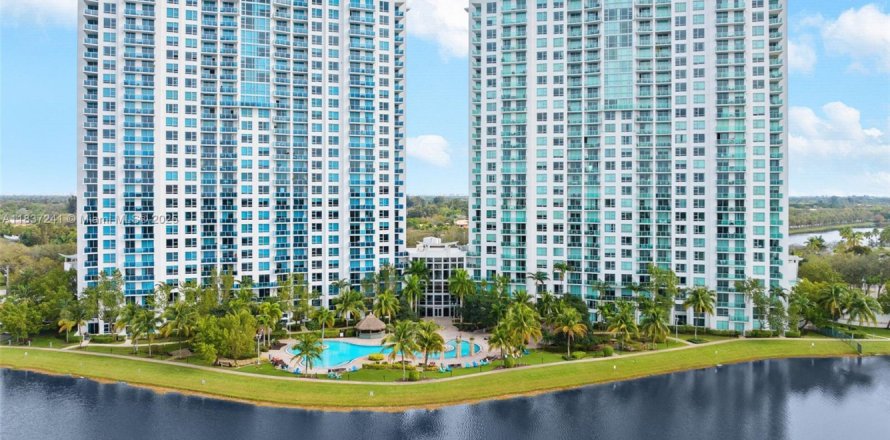 Condominio en Sunrise, Florida, 3 dormitorios  № 1821882
