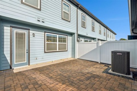 Townhouse in Winter Garden, Florida 3 bedrooms, 147.16 sq.m. № 1914314 - photo 18