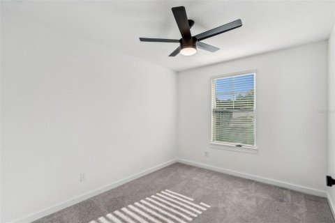 Townhouse in Winter Garden, Florida 3 bedrooms, 147.16 sq.m. № 1914314 - photo 13