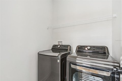 Townhouse in Winter Garden, Florida 3 bedrooms, 147.16 sq.m. № 1914314 - photo 17