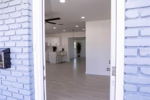 House in Tampa, Florida 4 bedrooms, 122.17 sq.m. № 1737126 - photo 7