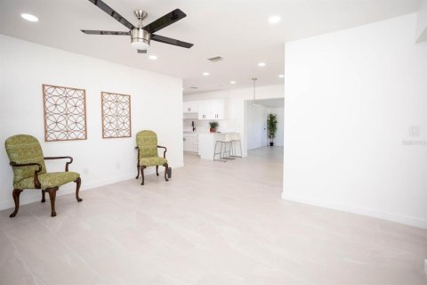 House in Tampa, Florida 4 bedrooms, 122.17 sq.m. № 1737126 - photo 23
