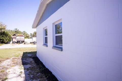 House in Tampa, Florida 4 bedrooms, 122.17 sq.m. № 1737126 - photo 12