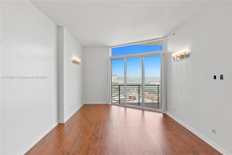 Condo in Miami, Florida, 1 bedroom  № 1499620 - photo 11