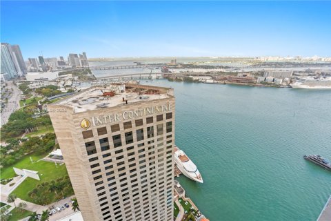Condo in Miami, Florida, 1 bedroom  № 1499620 - photo 12