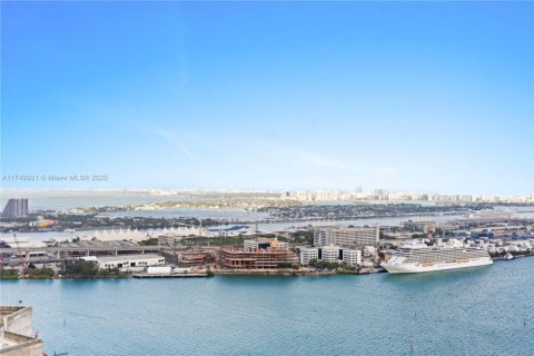 Condo in Miami, Florida, 1 bedroom  № 1499620 - photo 16