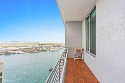 Condo in Miami, Florida, 1 bedroom  № 1499620 - photo 6