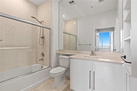 Condo in Miami, Florida, 1 bedroom  № 1499620 - photo 28