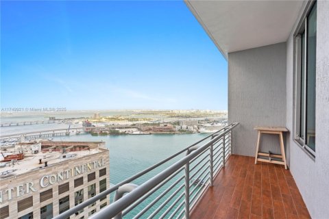 Condo in Miami, Florida, 1 bedroom  № 1499620 - photo 2