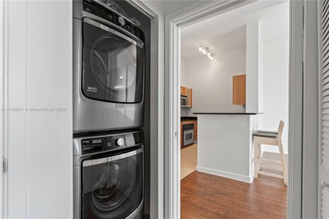 Condo in Miami, Florida, 1 bedroom  № 1499620 - photo 27