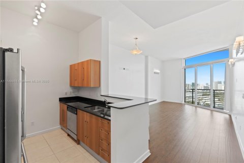 Condo in Miami, Florida, 1 bedroom  № 1499620 - photo 4