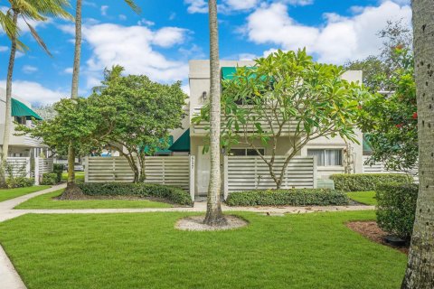 Townhouse in Plantation, Florida 3 bedrooms, 151.62 sq.m. № 2365235
