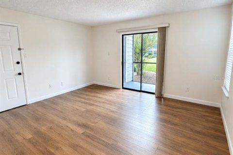 Condo in Casselberry, Florida, 1 bedroom № 2371645 - photo 6