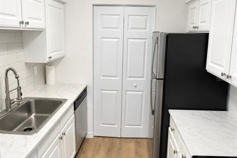 Condo in Casselberry, Florida, 1 bedroom № 2371645 - photo 7