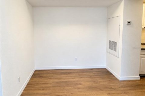Condo in Casselberry, Florida, 1 bedroom № 2371645 - photo 4