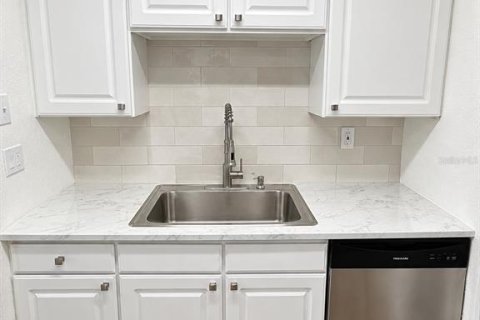 Condo in Casselberry, Florida, 1 bedroom № 2371645 - photo 11