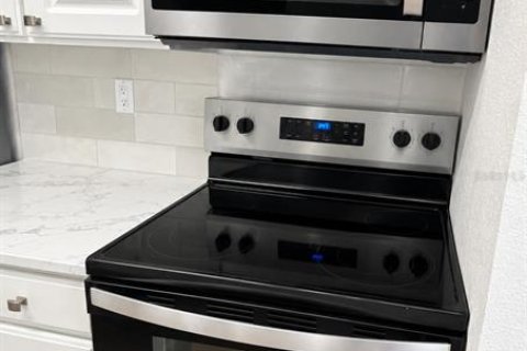 Condo in Casselberry, Florida, 1 bedroom № 2371645 - photo 9