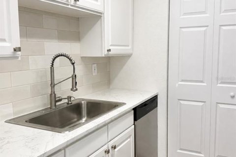 Condo in Casselberry, Florida, 1 bedroom № 2371645 - photo 12