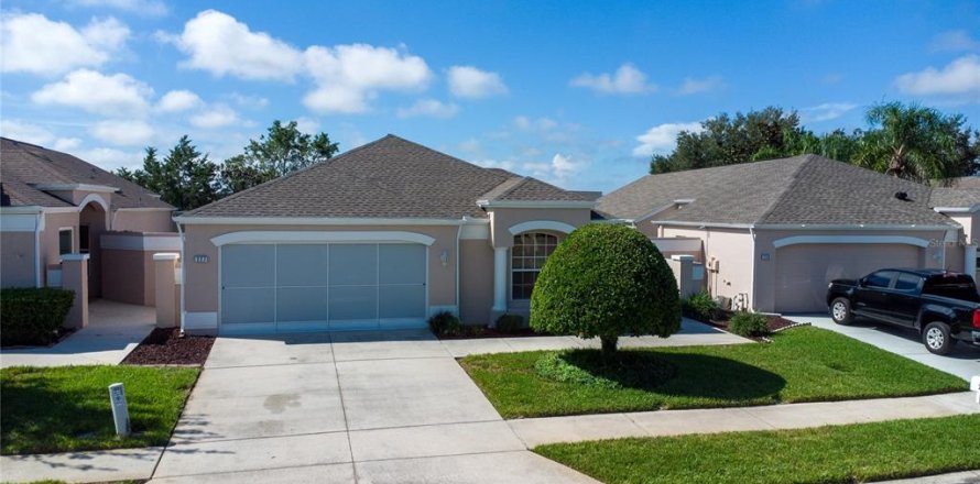 Casa en Spring Hill, Florida 3 dormitorios, 171.87 m2 № 2383647