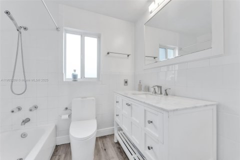 Casa en venta en Biscayne Park, Florida, 4 dormitorios, 218.13 m2 № 1969012 - foto 25