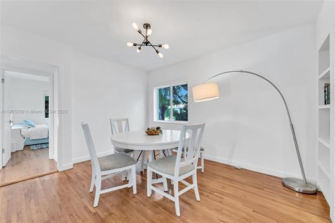 Casa en venta en Biscayne Park, Florida, 4 dormitorios, 218.13 m2 № 1969012 - foto 14