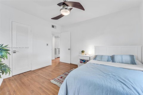 Casa en venta en Biscayne Park, Florida, 4 dormitorios, 218.13 m2 № 1969012 - foto 18