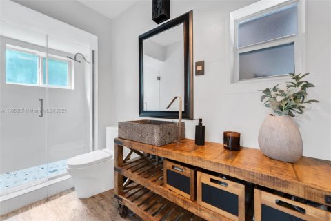 Casa en venta en Biscayne Park, Florida, 4 dormitorios, 218.13 m2 № 1969012 - foto 11