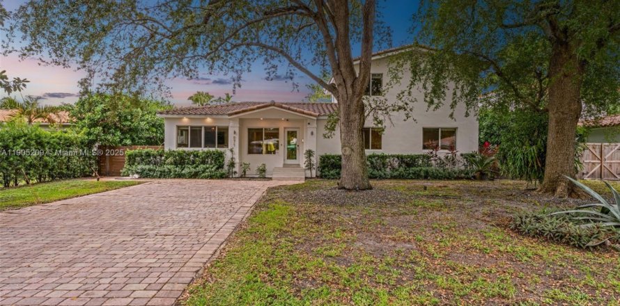 Casa en Biscayne Park, Florida 4 dormitorios, 218.13 m2 № 1969012