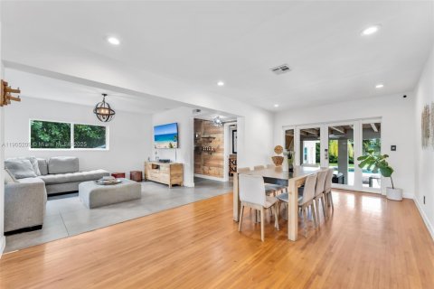 Casa en venta en Biscayne Park, Florida, 4 dormitorios, 218.13 m2 № 1969012 - foto 7