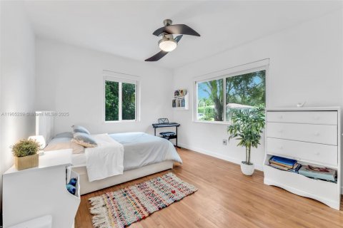 Casa en venta en Biscayne Park, Florida, 4 dormitorios, 218.13 m2 № 1969012 - foto 17