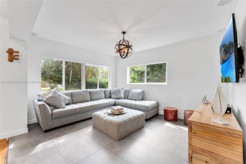 Casa en venta en Biscayne Park, Florida, 4 dormitorios, 218.13 m2 № 1969012 - foto 8