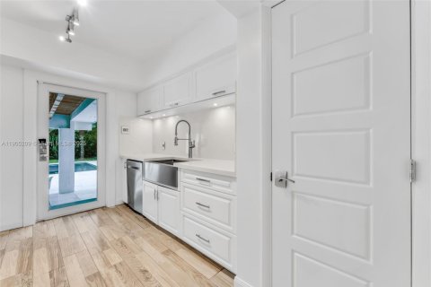 Casa en venta en Biscayne Park, Florida, 4 dormitorios, 218.13 m2 № 1969012 - foto 20