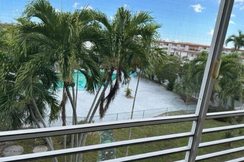 Condo in Lauderhill, Florida, 2 bedrooms  № 2083772 - photo 23