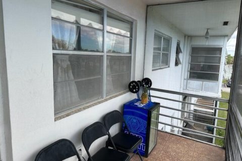 Condo in Lauderhill, Florida, 2 bedrooms  № 2083772 - photo 25