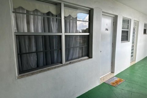 Condo in Lauderhill, Florida, 2 bedrooms  № 2083772 - photo 4