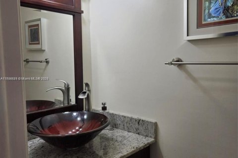 Condominio en venta en Hialeah, Florida, 2 dormitorios, 98.1 m2 № 1859831 - foto 11