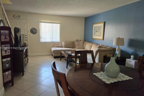 Condominio en venta en Hialeah, Florida, 2 dormitorios, 98.1 m2 № 1859831 - foto 3