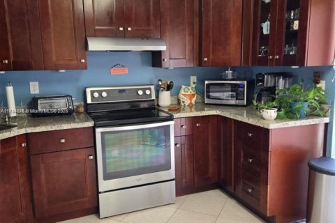 Condominio en venta en Hialeah, Florida, 2 dormitorios, 98.1 m2 № 1859831 - foto 5