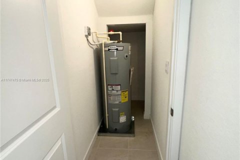 Townhouse in Homestead, Florida 3 bedrooms, 159.05 sq.m. № 2261597 - photo 15