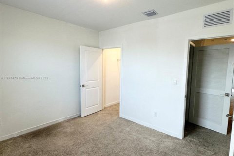 Townhouse in Homestead, Florida 3 bedrooms, 159.05 sq.m. № 2261597 - photo 29