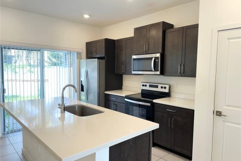 Townhouse in Homestead, Florida 3 bedrooms, 159.05 sq.m. № 2261597 - photo 13