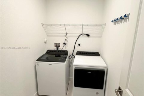 Townhouse in Homestead, Florida 3 bedrooms, 159.05 sq.m. № 2261597 - photo 11