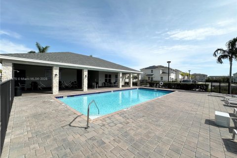 Townhouse in Homestead, Florida 3 bedrooms, 159.05 sq.m. № 2261597 - photo 10