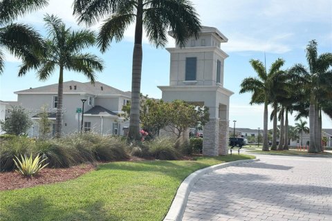 Townhouse in Homestead, Florida 3 bedrooms, 159.05 sq.m. № 2261597 - photo 3