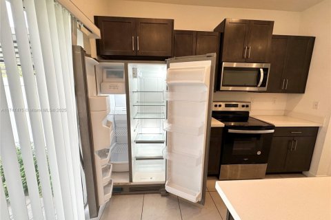 Townhouse in Homestead, Florida 3 bedrooms, 159.05 sq.m. № 2261597 - photo 14