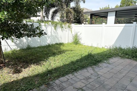 Townhouse in Homestead, Florida 3 bedrooms, 159.05 sq.m. № 2261597 - photo 19