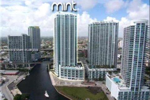Condominio en venta en Miami, Florida, 2 dormitorios, 103.12 m2 № 1860854 - foto 1