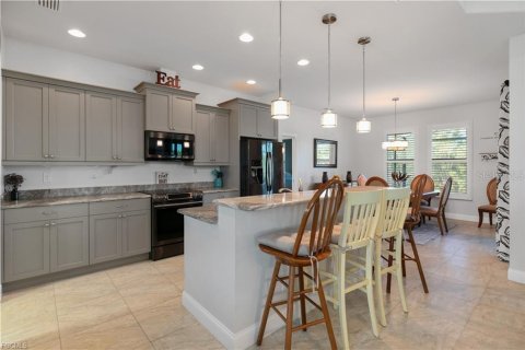 House in Cape Coral, Florida 3 bedrooms, 165.46 sq.m. № 2396053 - photo 13